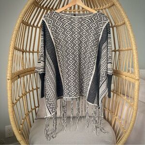 🖤 Elan Black & Cream Geometric Fringe Poncho Sweater OS